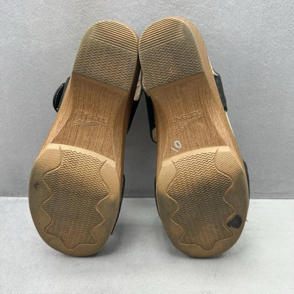 Womens 8.5-9 (EU 39) Dansko Sonnet Wedge Sandals Black Leather Rose Embossed